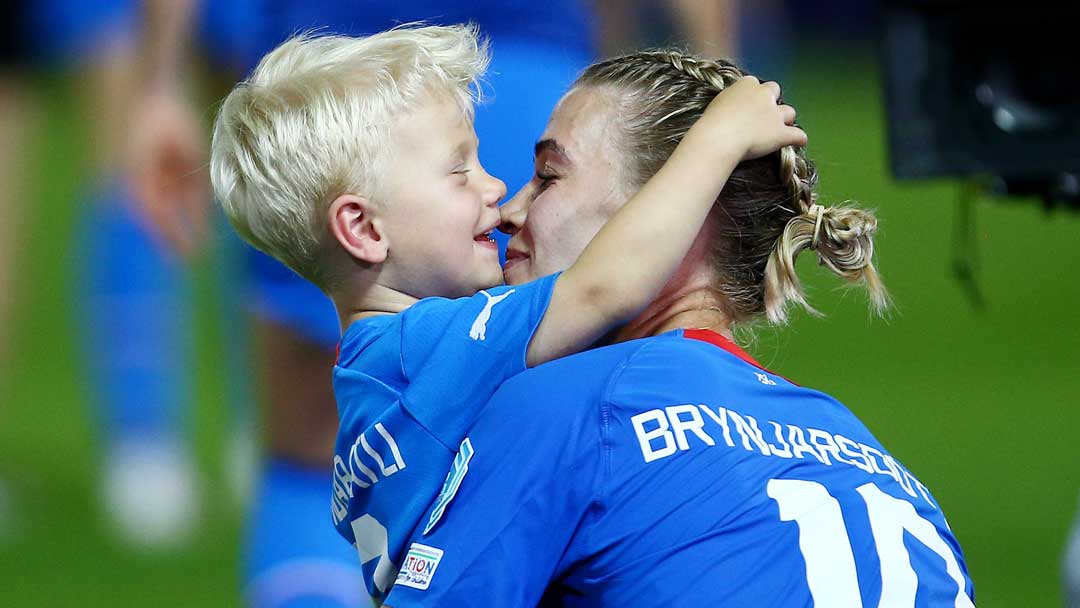 Dagný Brynjarsdóttir with her son in Iceland colours