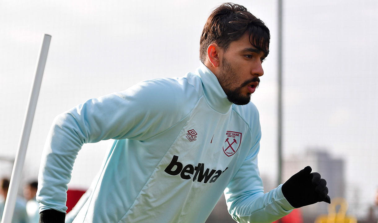 Paqueta trains in the new training kit