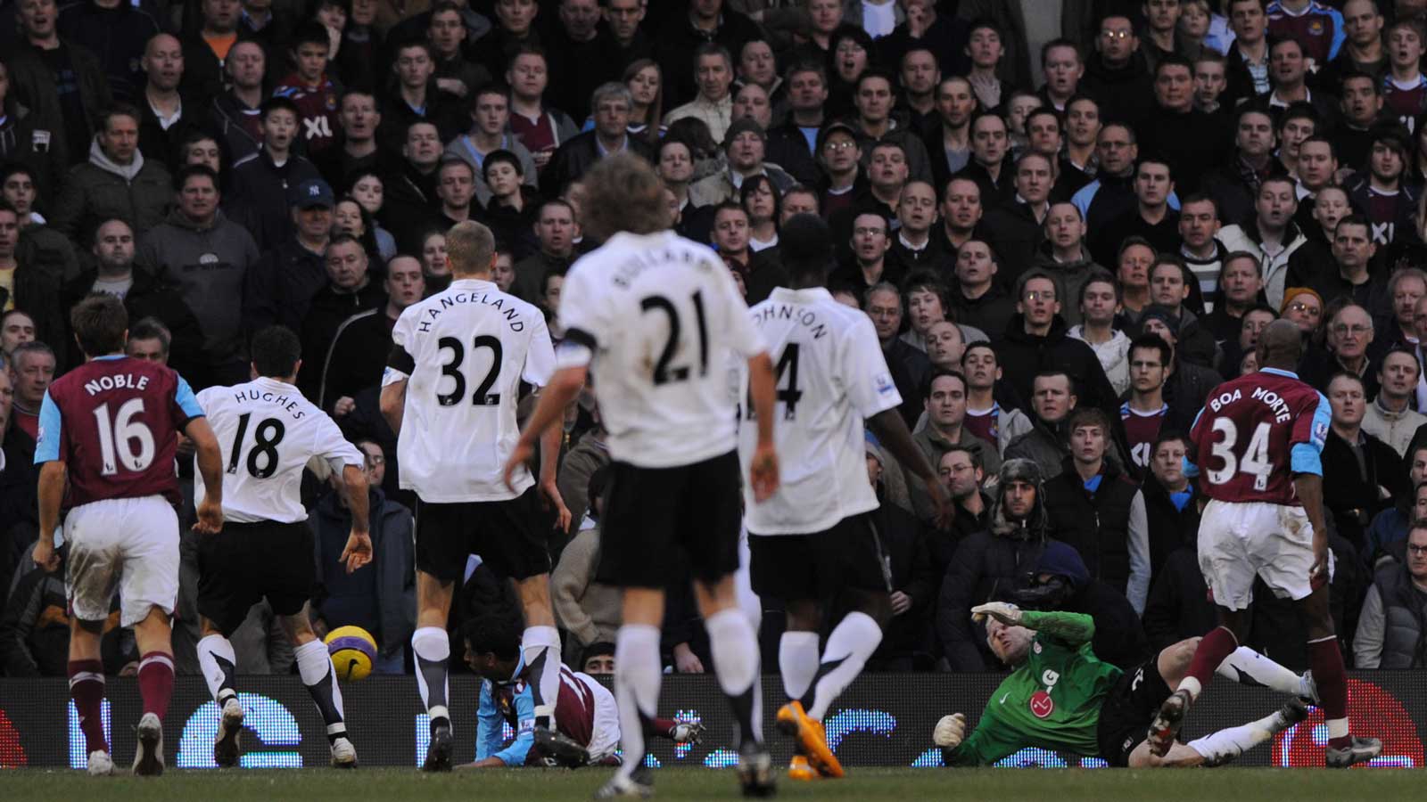 Nolberto Solano scores the winner against Fulham