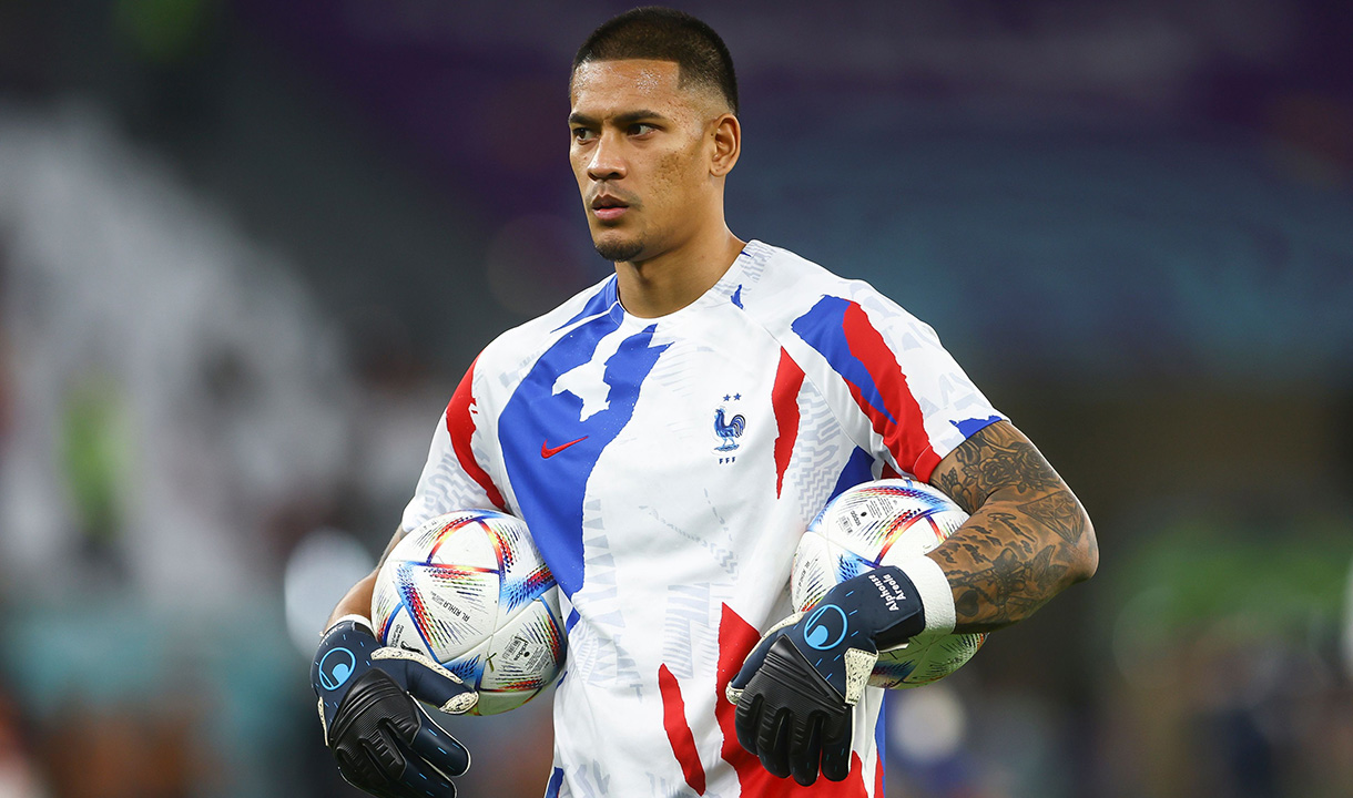 Alphonse Areola warming up for France