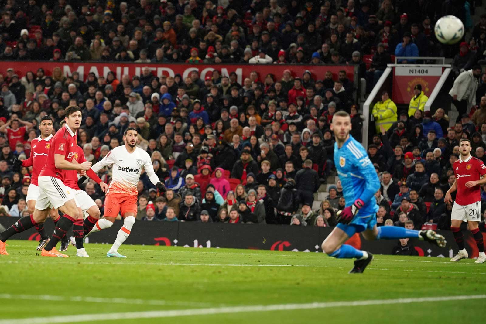 Saïd Benrahma scores at Manchester United