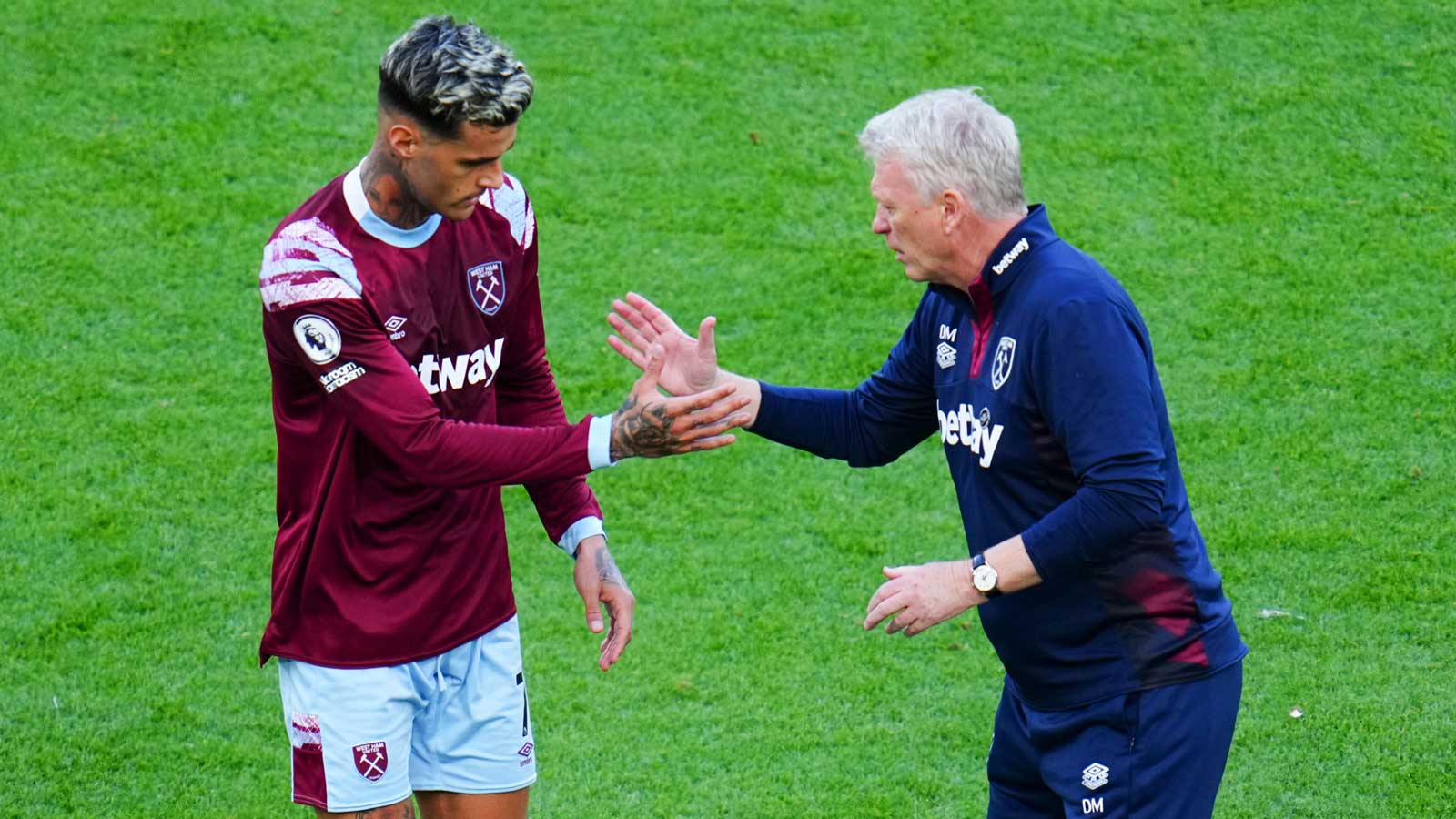 David Moyes with Gianluca Scamacca