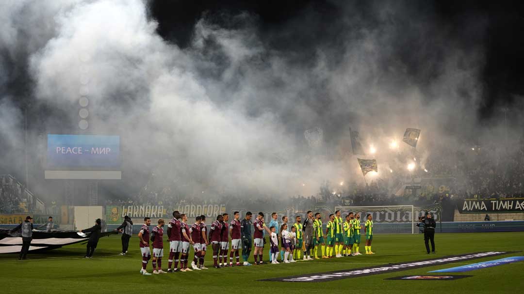 AEK Larnaca fans