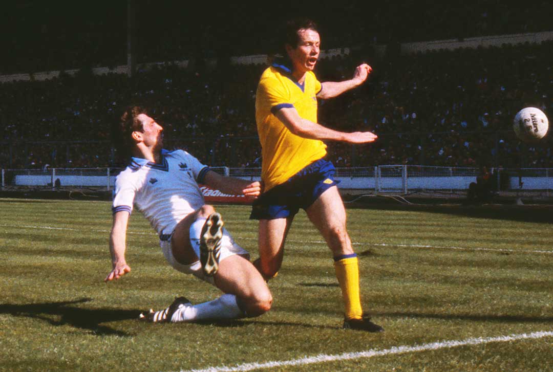 Liam challenges Alvin Martin during the 1980 FA Cup final
