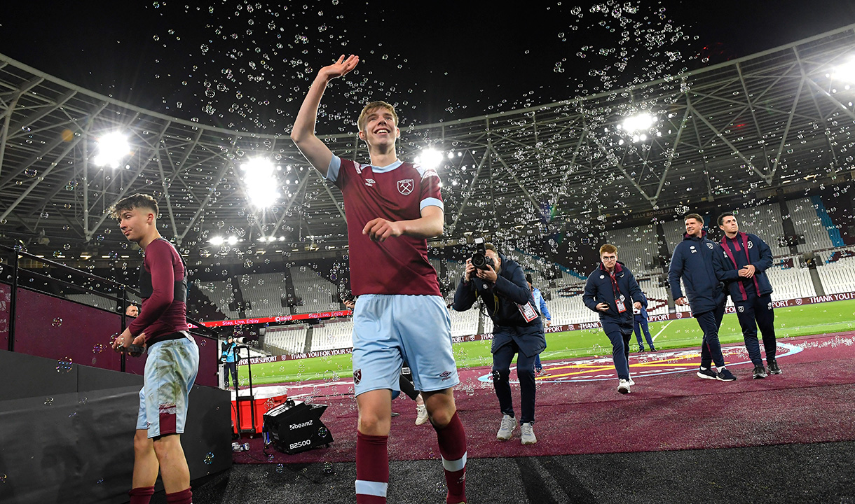 Casey's waves to the fans at London Stadium