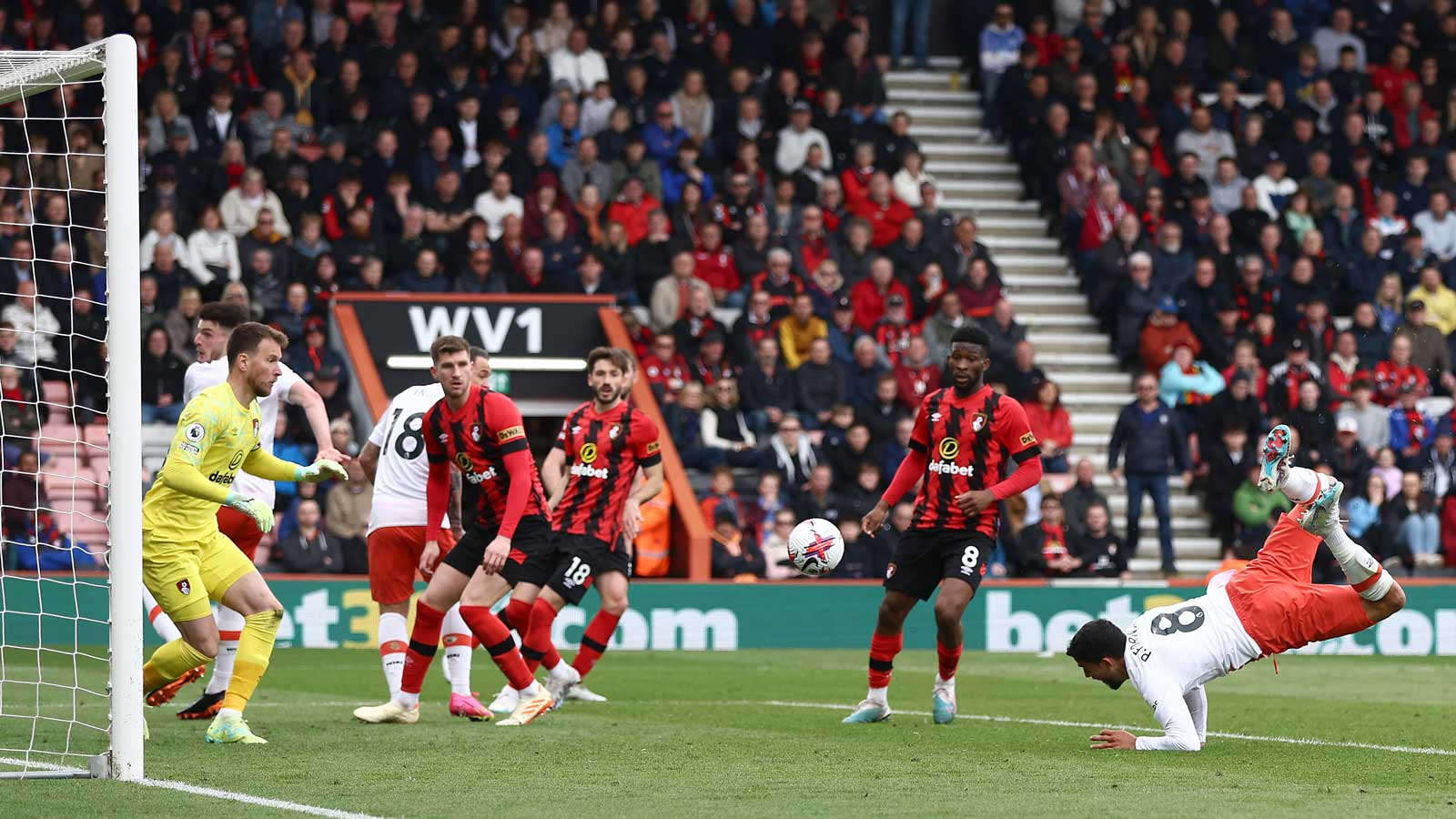 Pablo Fornals scores at Bournemouth