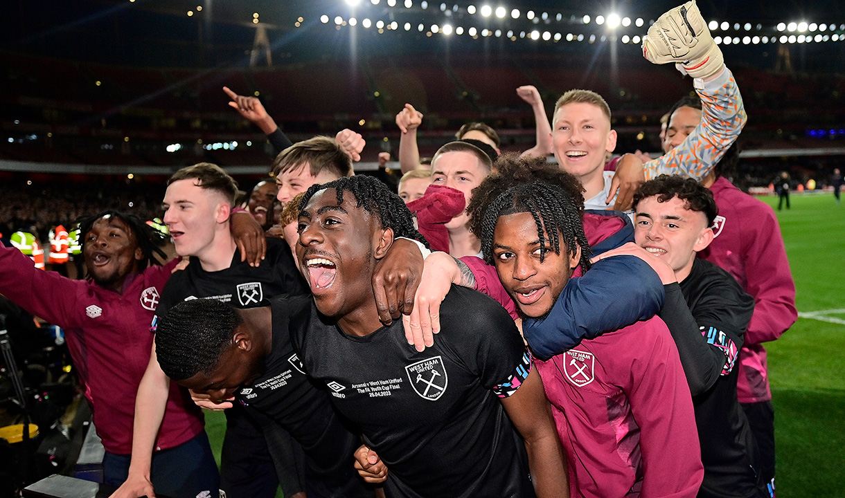 Divin Mubama and the U18s celebrate the FA Youth Cup win