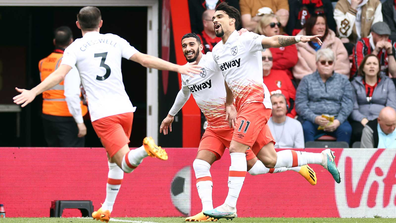 Paquetá celebrates his goal at Bournemouth