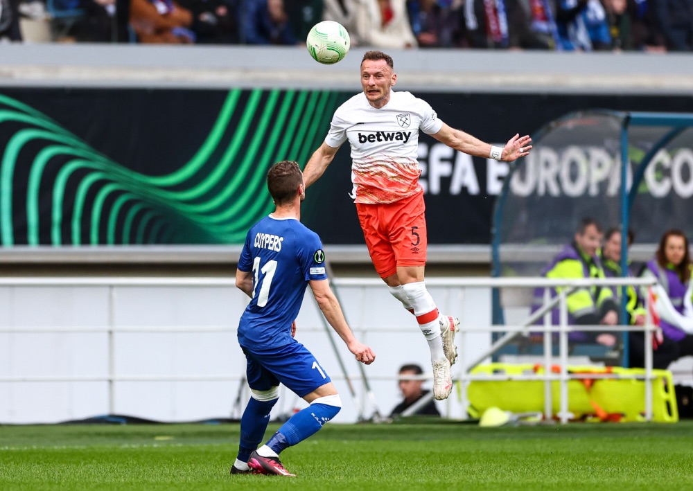 Vladimír Coufal in action against KAA Gent