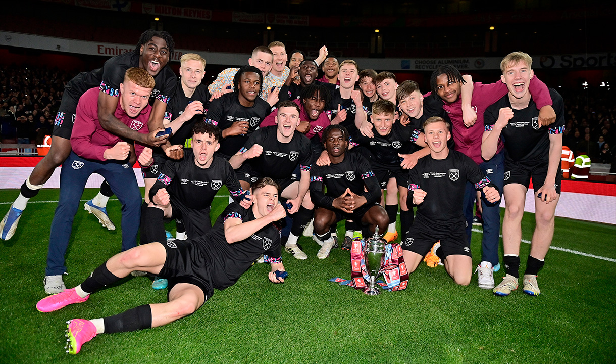 West Ham United U18s celebrate winning the FA Youth Cup