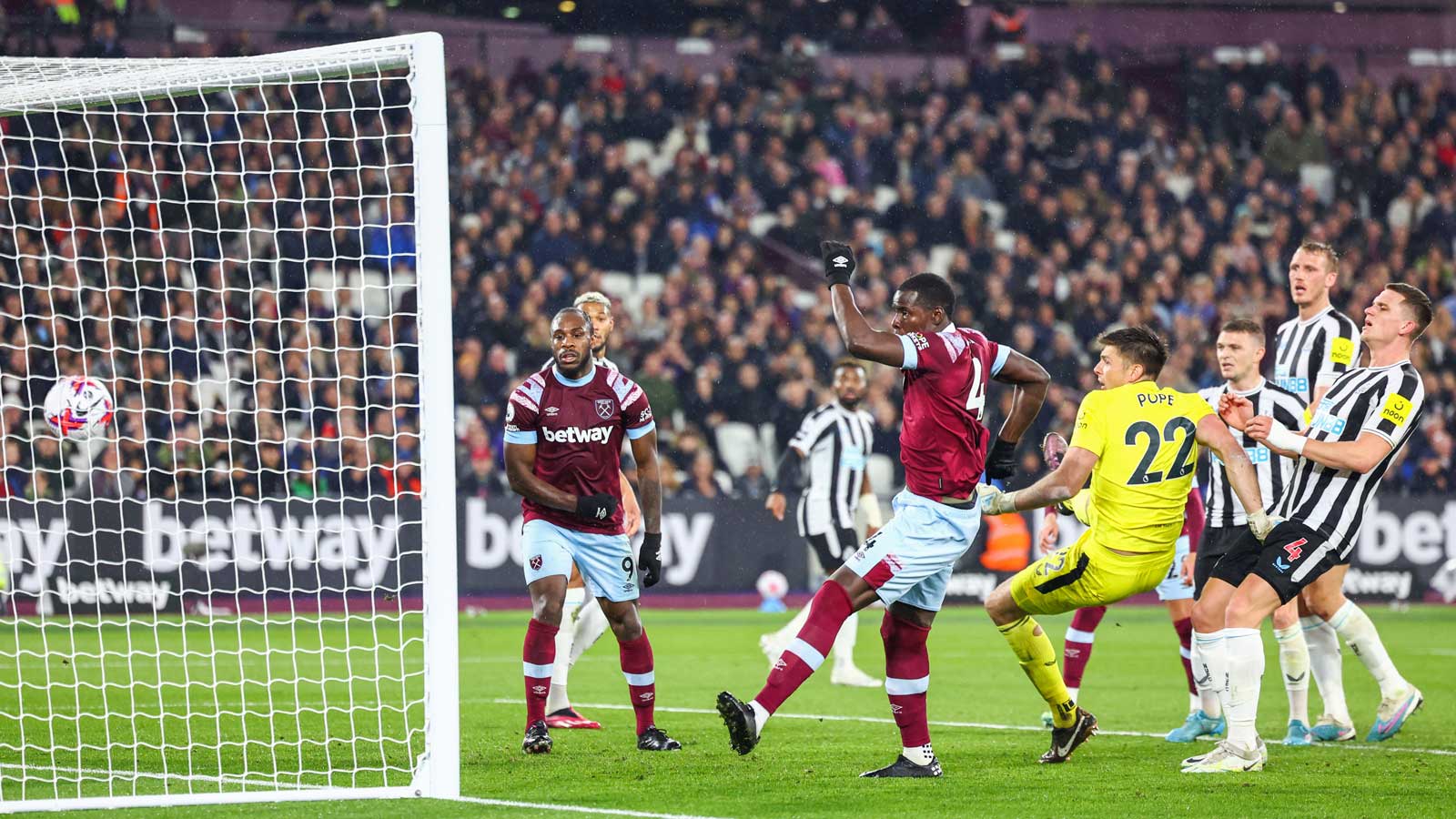 Kurt Zouma scores against Newcastle United