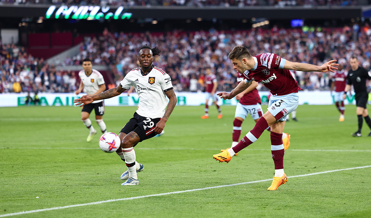 Aaron Cresswell crosses versus Man Utd