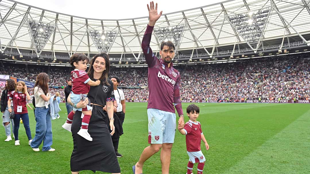 Paqueta and family