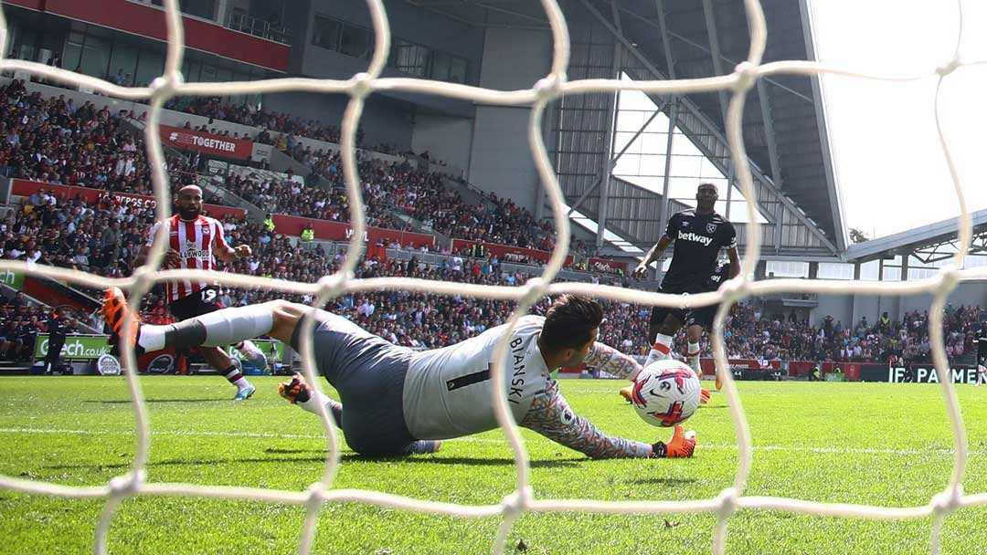 Bryan Mbeumo scores