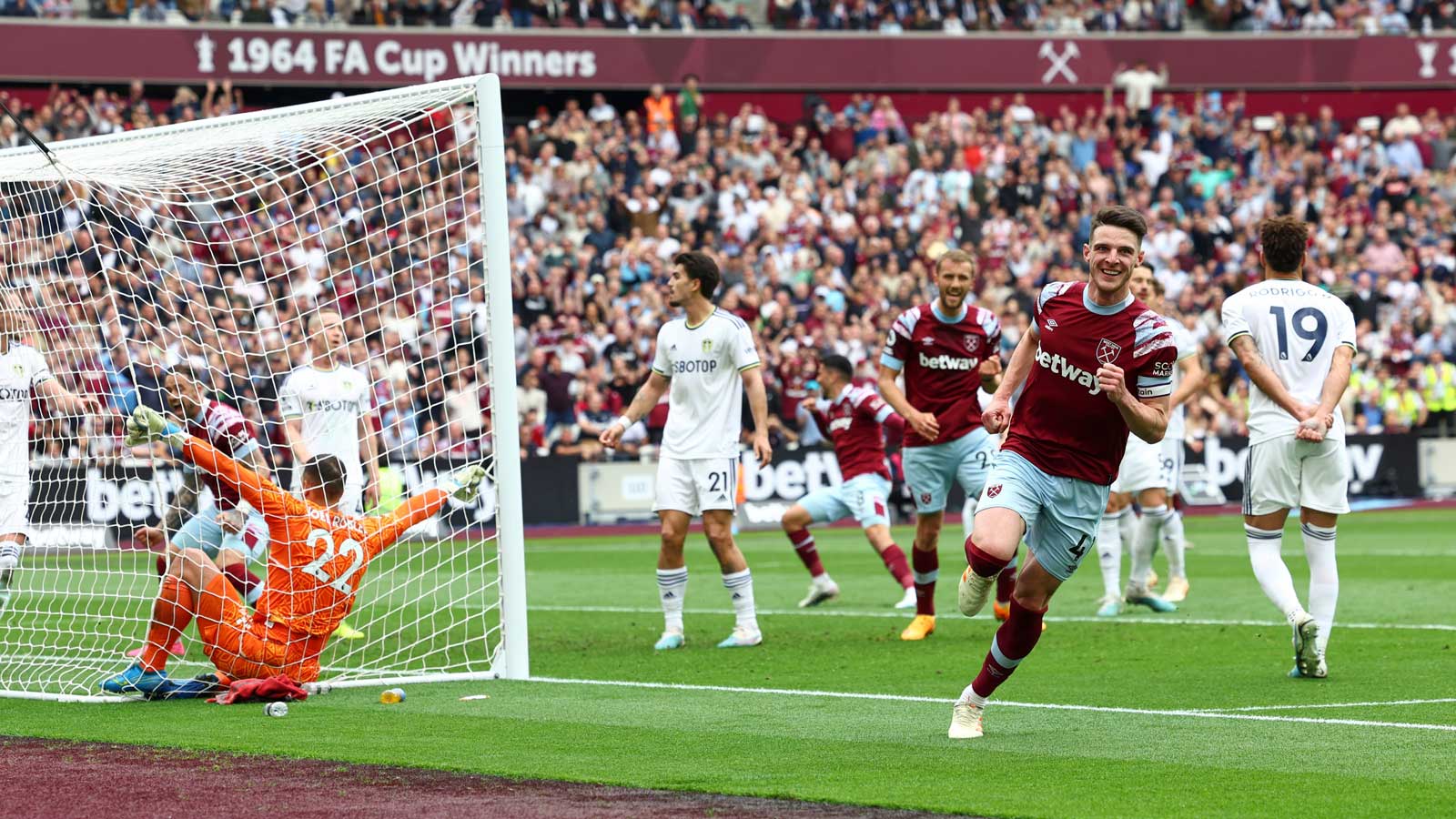 Declan Rice celebrates his goal against Leeds