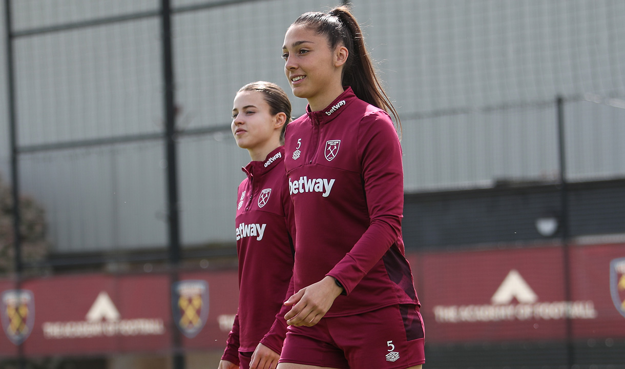 Amber Tysiak in West Ham training