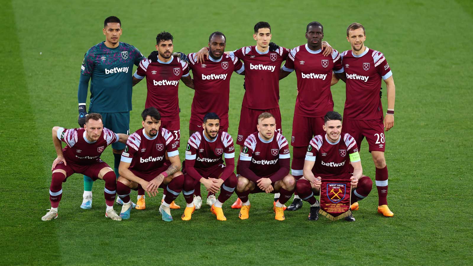 The Hammers line-up against Gent