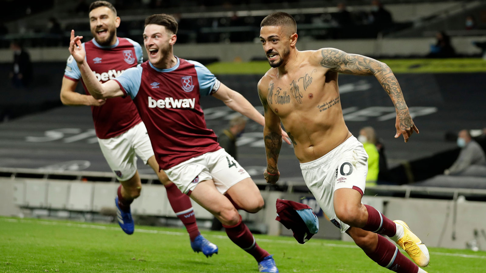 Manuel Lanzini celebrates his dramatic equaliser at Tottenham Hotspur in October 2020