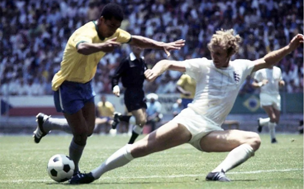 Moore tackles Jairzinho