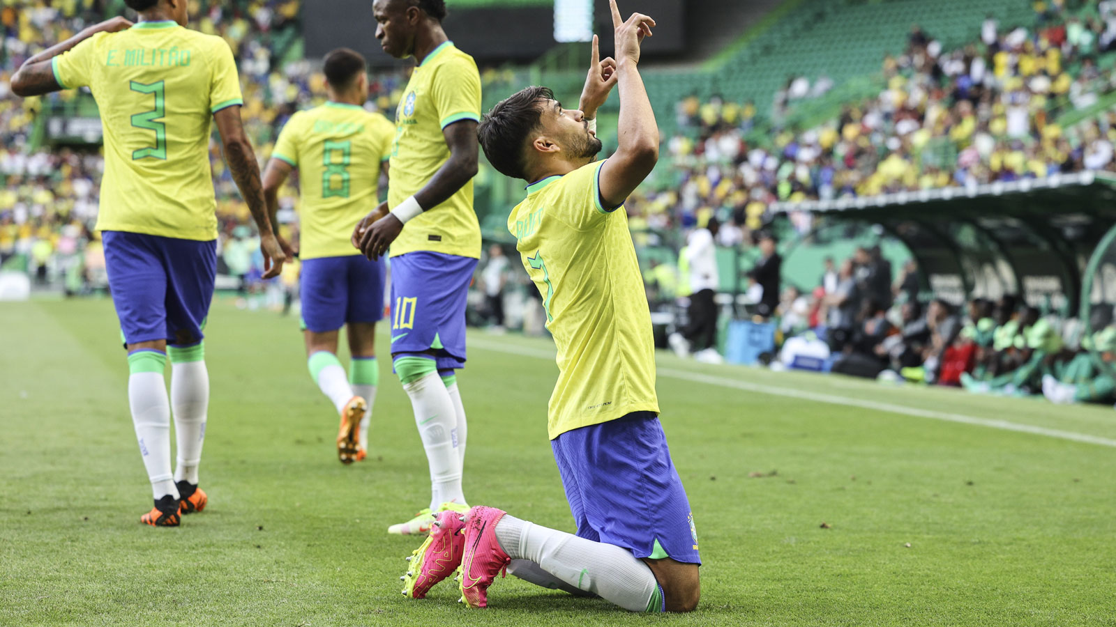 Lucas Paquetá celebrates his goal against Senegsl