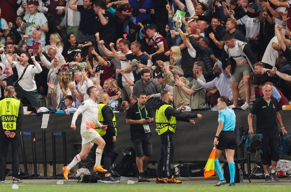 Jarrod Bowen celebrates against Fiorentina