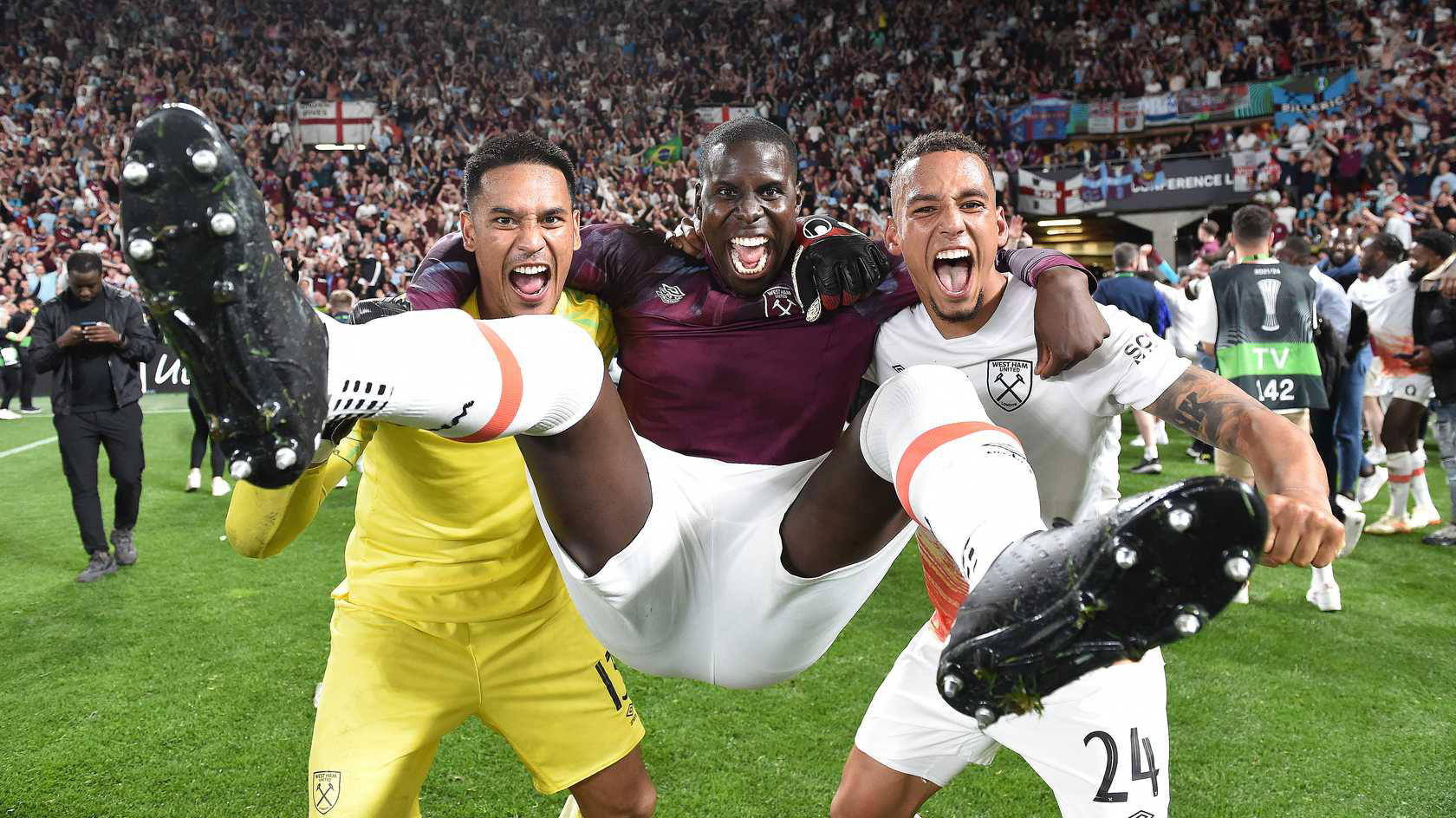 Kurt Zouma celebrates with Alphonse Areola and Thilo Kehrer