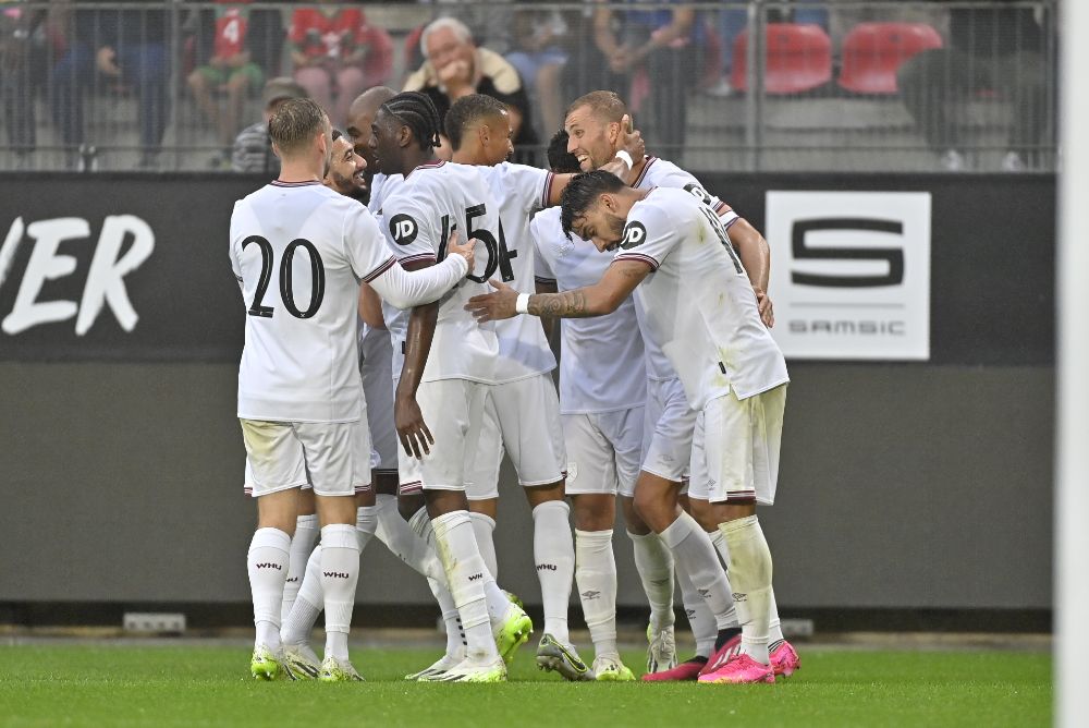 The Hammers celebrate Tomáš Souček's goal at Rennes