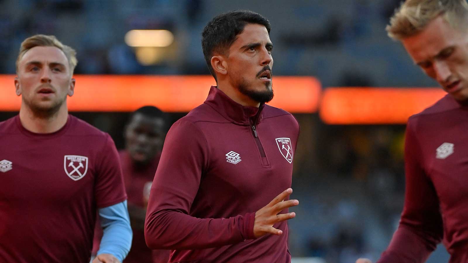 Pablo Fornals warms up against Tottenham