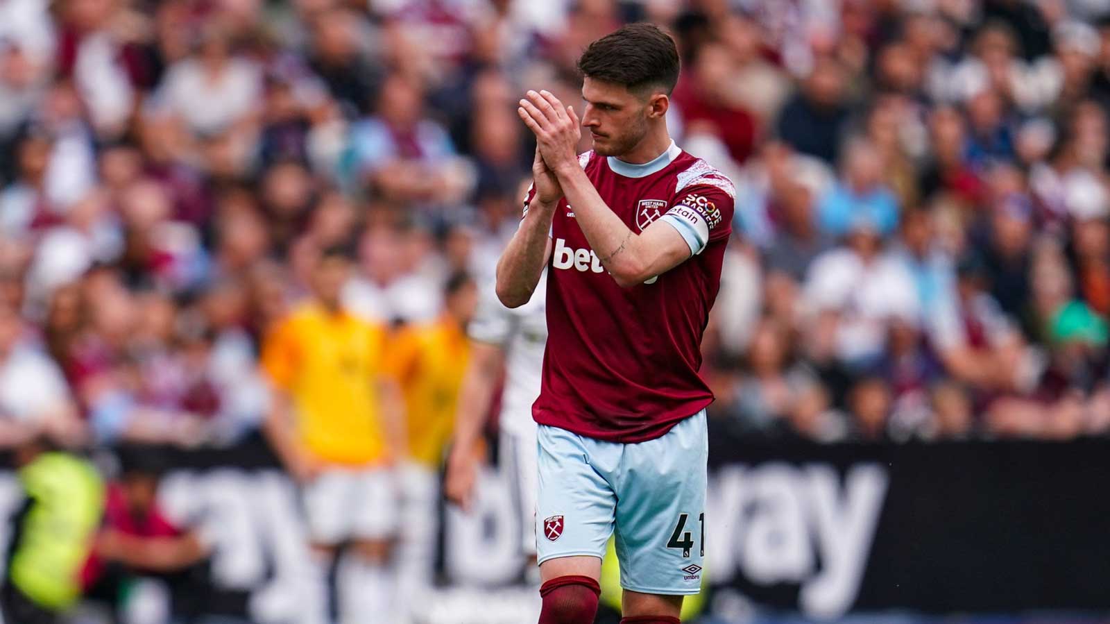 Declan Rice applauds the Hammers fans