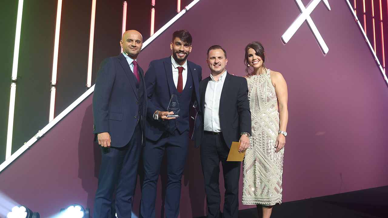 Lucas Paqueta wins his award at the Road To Celebration event