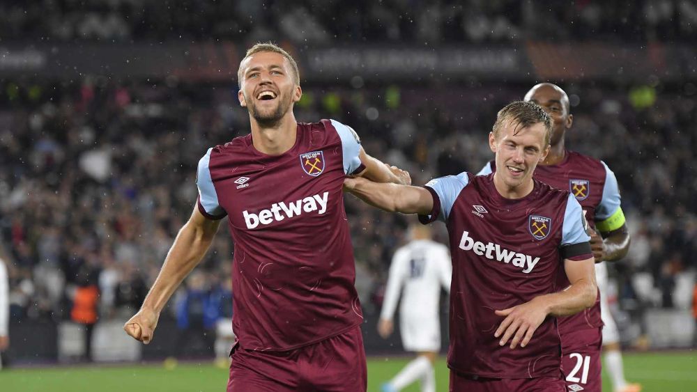 Tomáš Souček celebrates against TSC