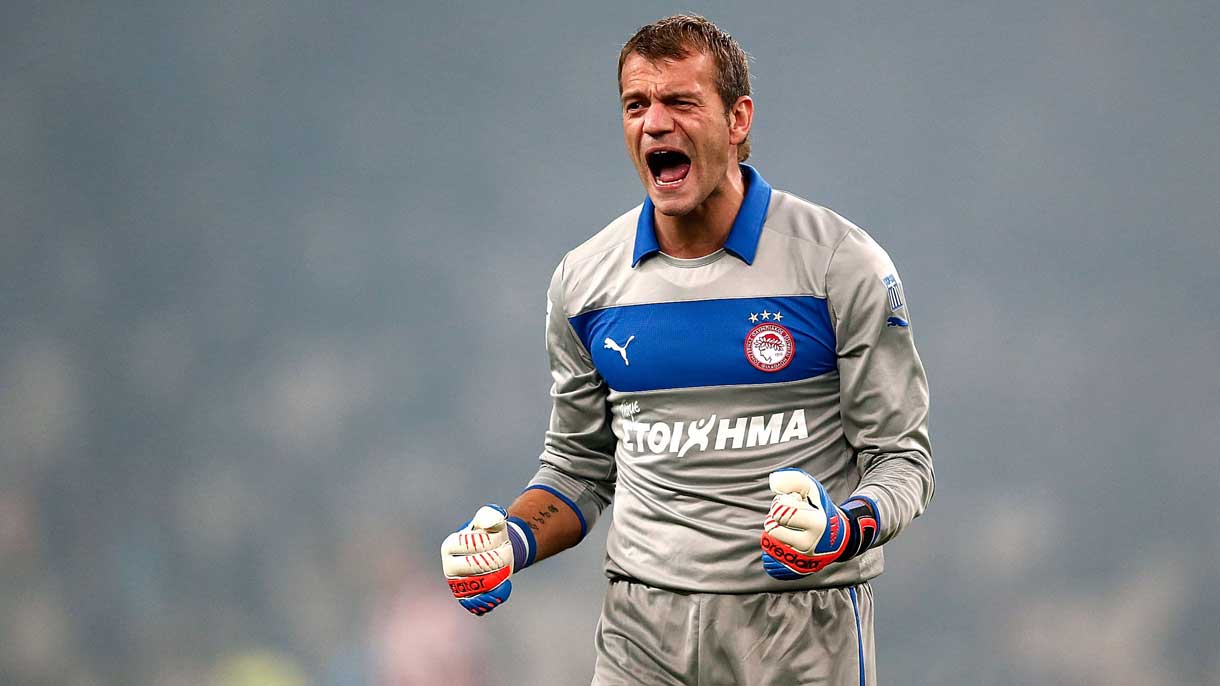 Roy Carroll celebrates while playing for Olympiacos