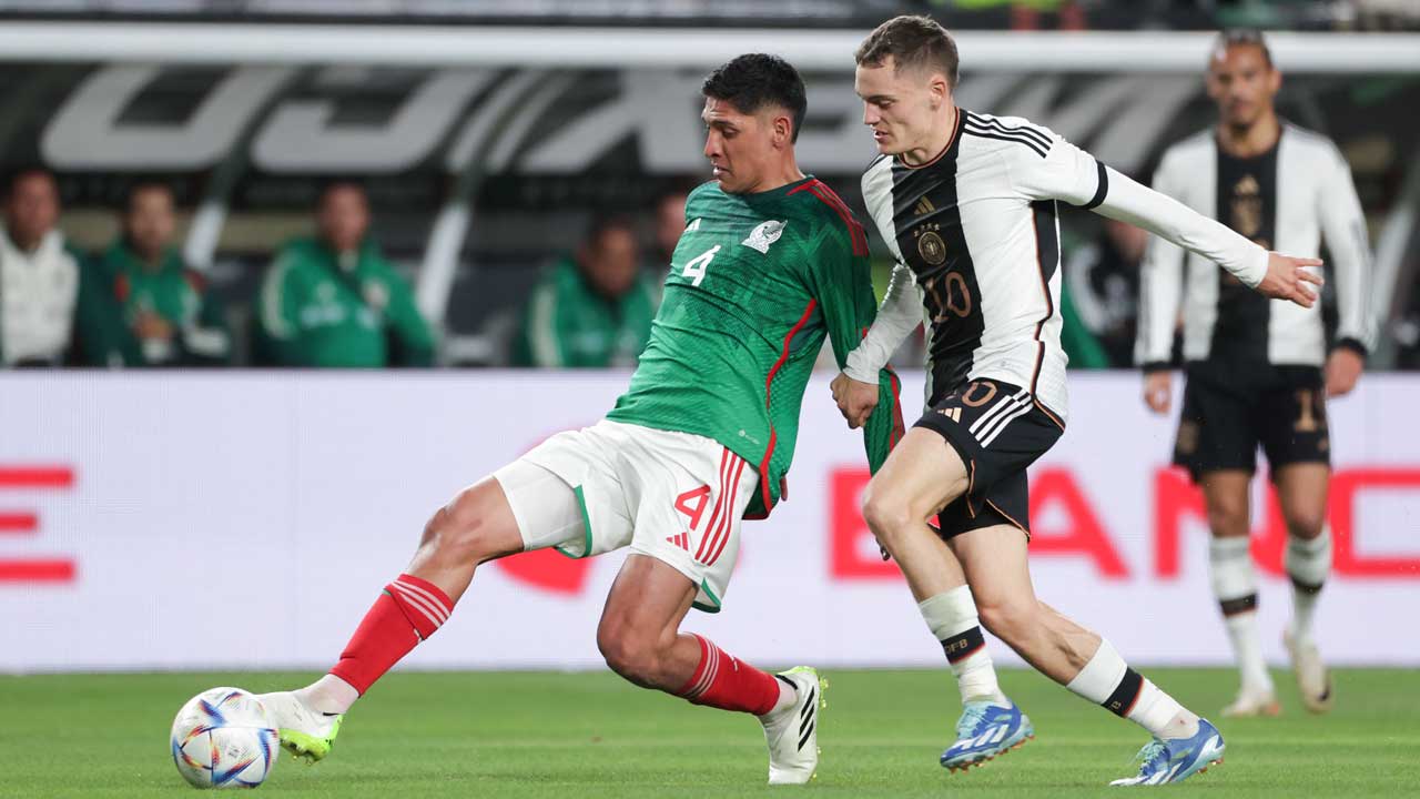 Edson Álvarez in action for Mexico