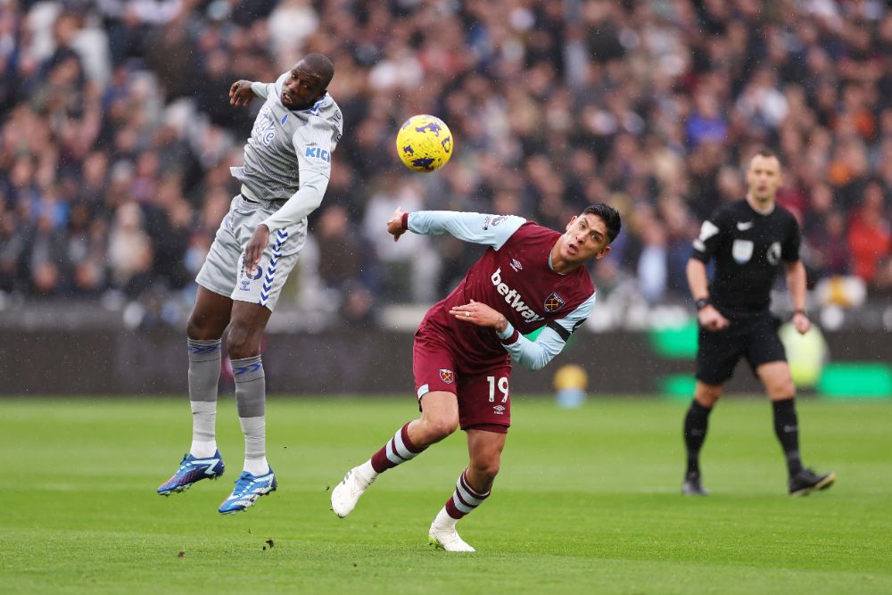 Edson Álvarez in action against Everton