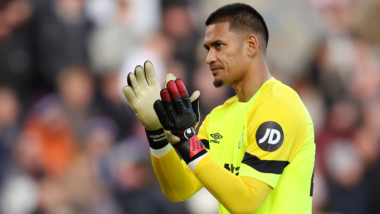 Alphonse Areola claps the fans after Burnley