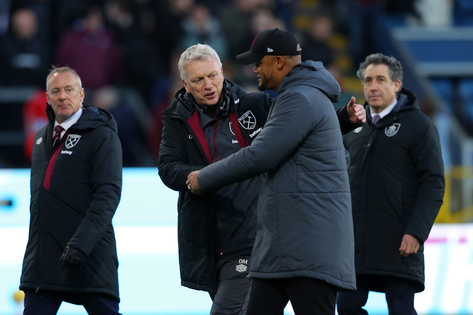 David Moyes shakes hands with Vincent Kompany