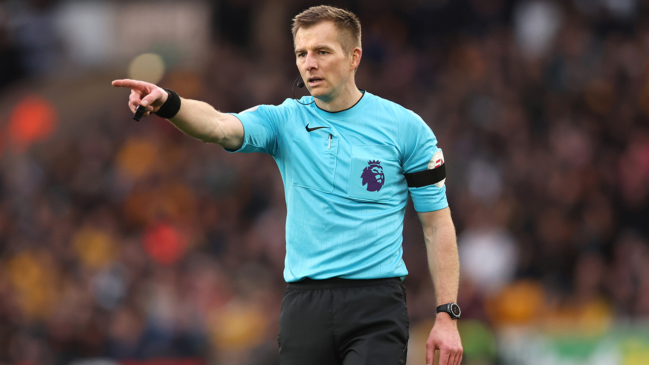 Michael Salisbury referee in action