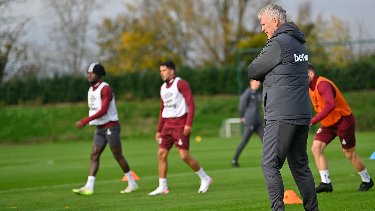 David Moyes watches on in training