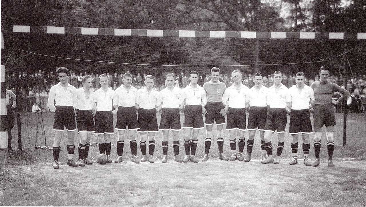 The Freiburger FC team which defeated West Ham United in 1924