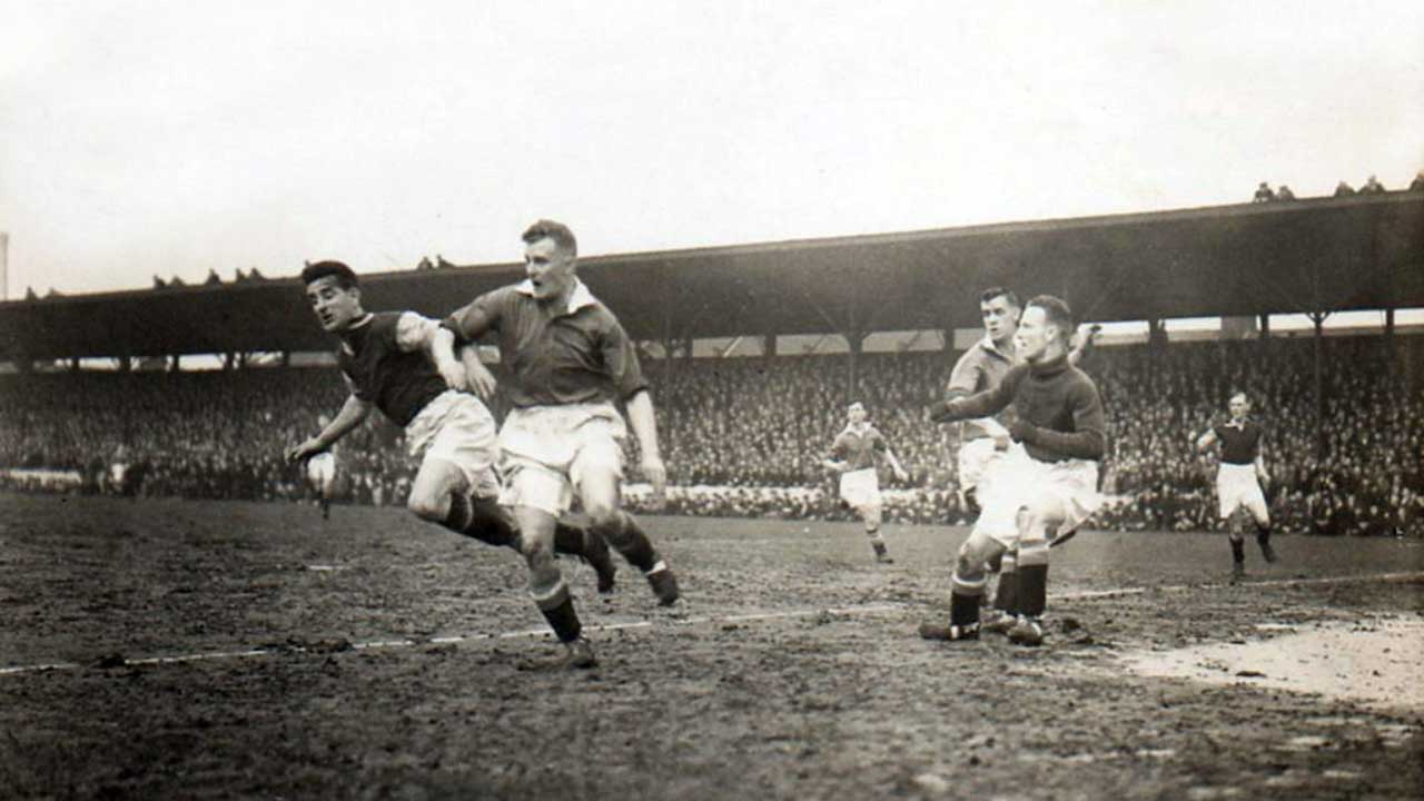 Vic Watson in action against Birmingham in 1933