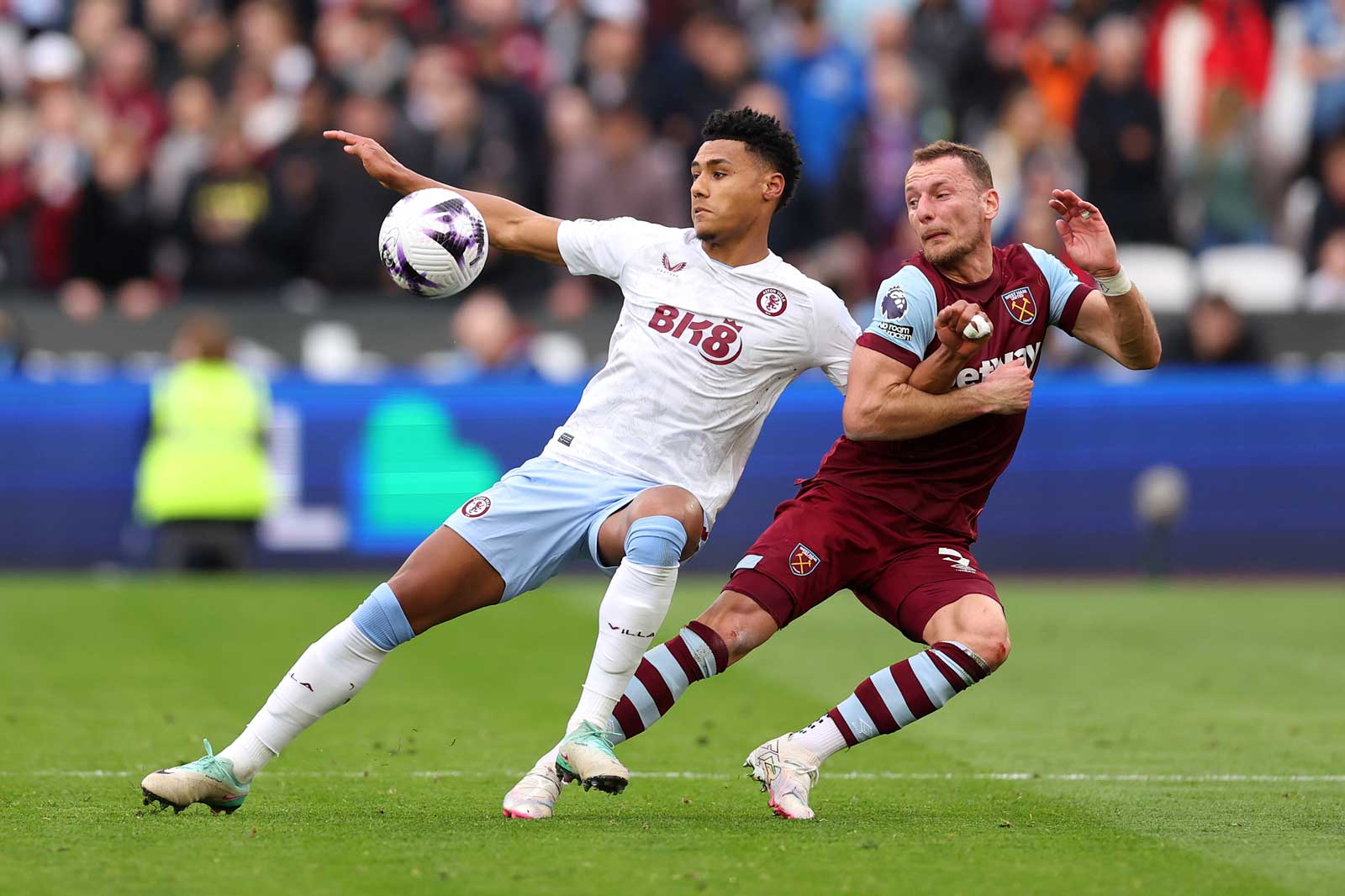 Vladimír Coufal battles with Aston Villa's Ollie Watkins