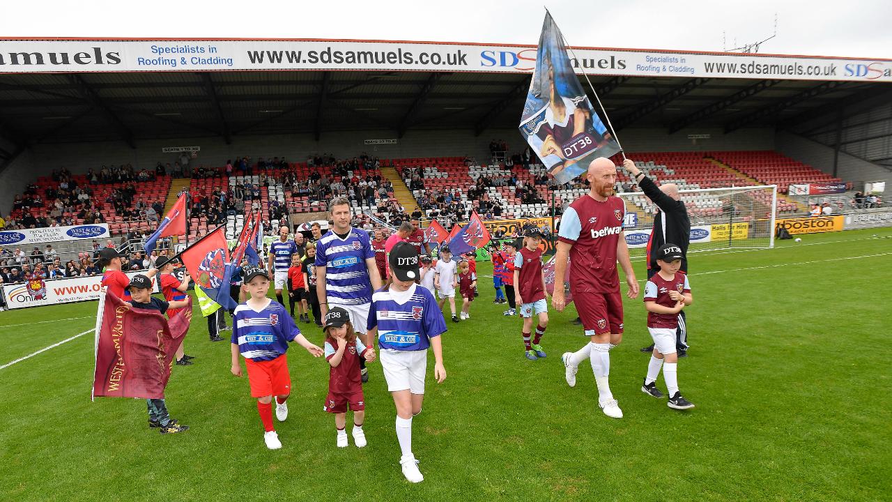 Thousands turn out to support DT38 Legends Match