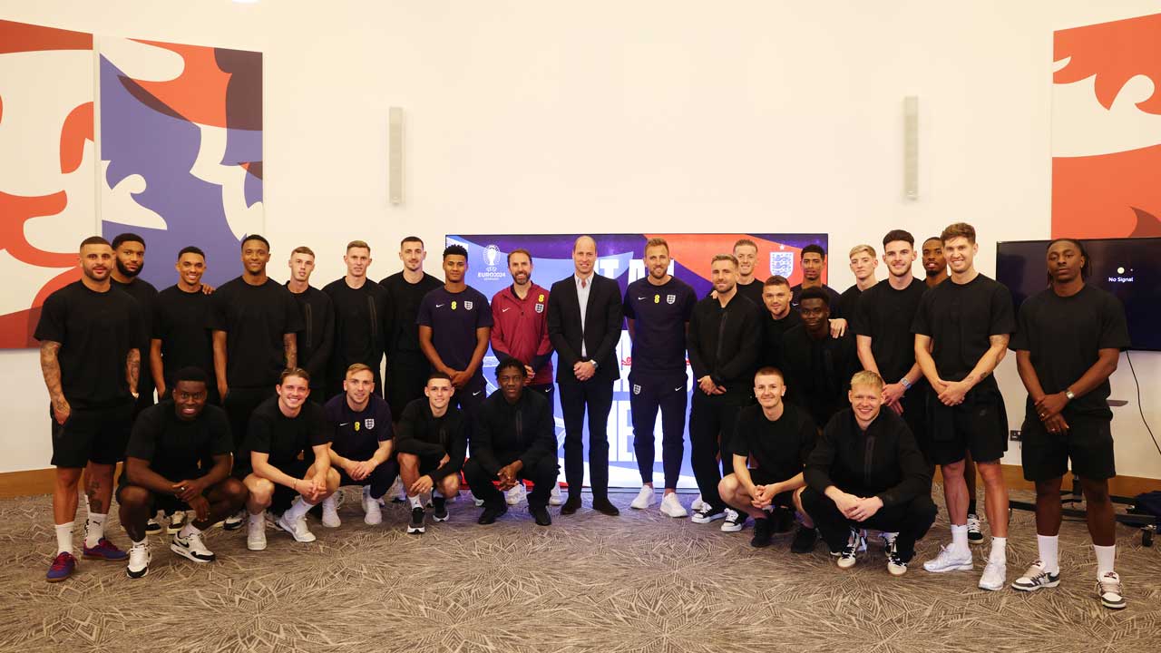 Prince William with Jarrod Bowen and the England squad