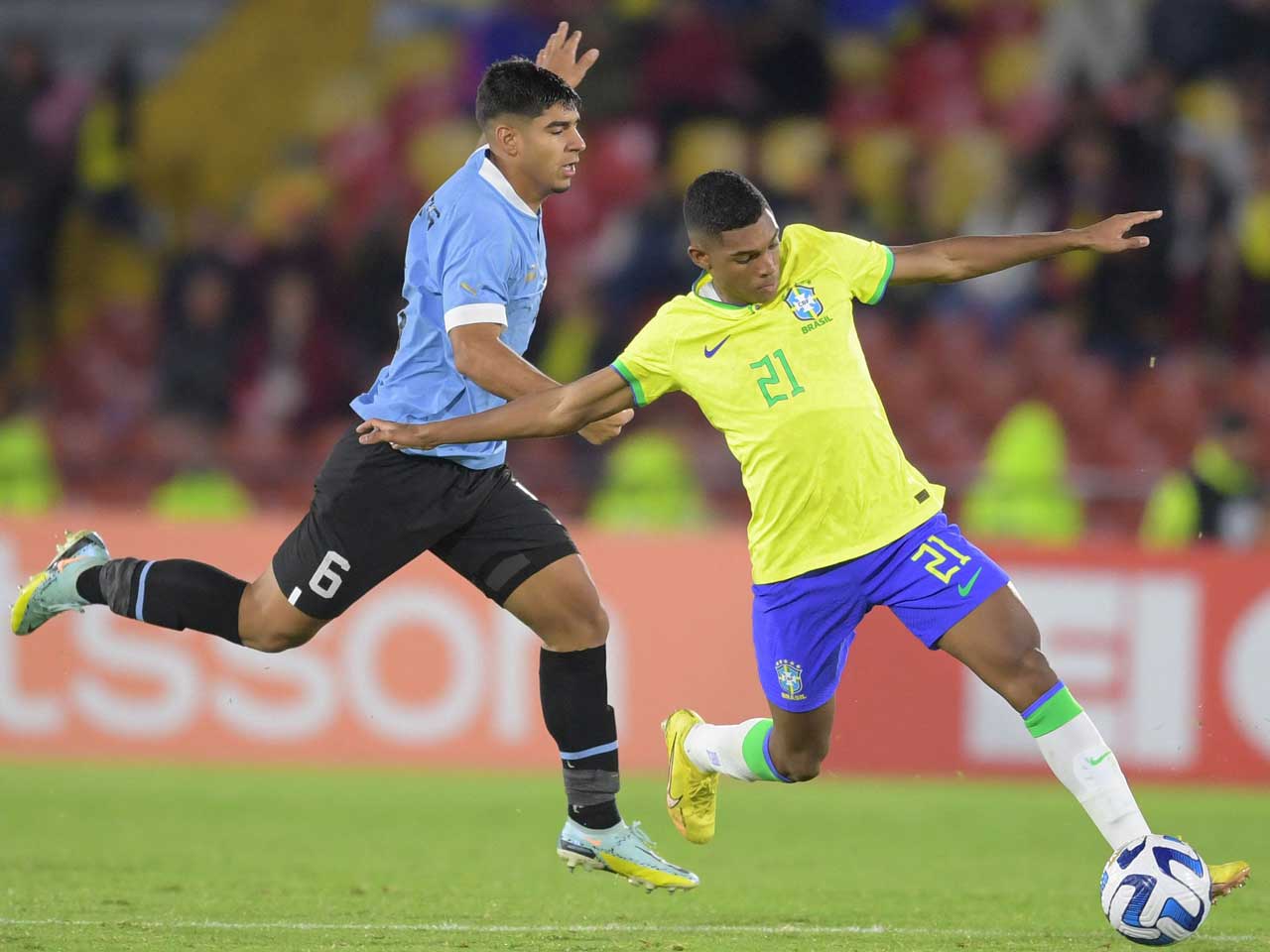 Luis Guilherme in action for Brazil Under-20s