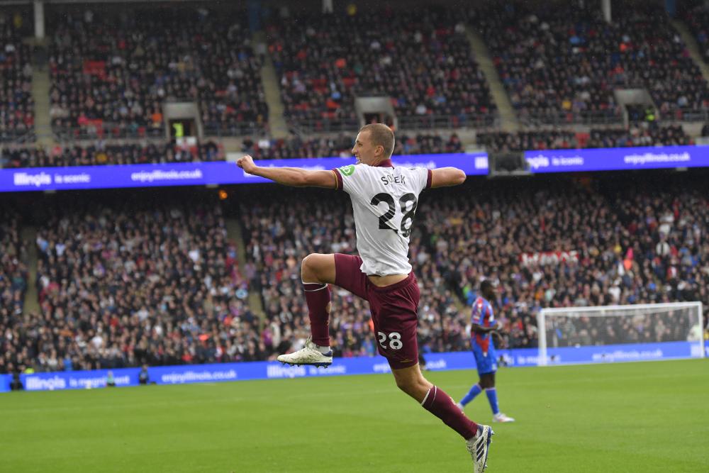 Tomáš Souček celebrates his goal at Crystal Palace