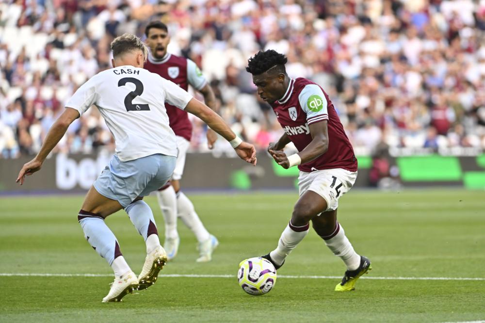 Mohammed Kudus in action against Aston Villa