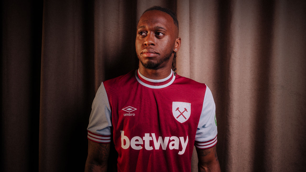 Aaron Wan-Bissaka signs