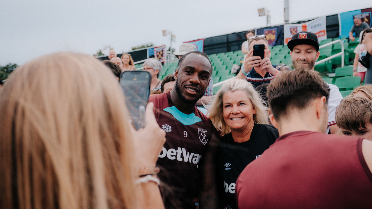 Claret and Blue Army turn out to welcome Hammers to St. Petersburg, Florida