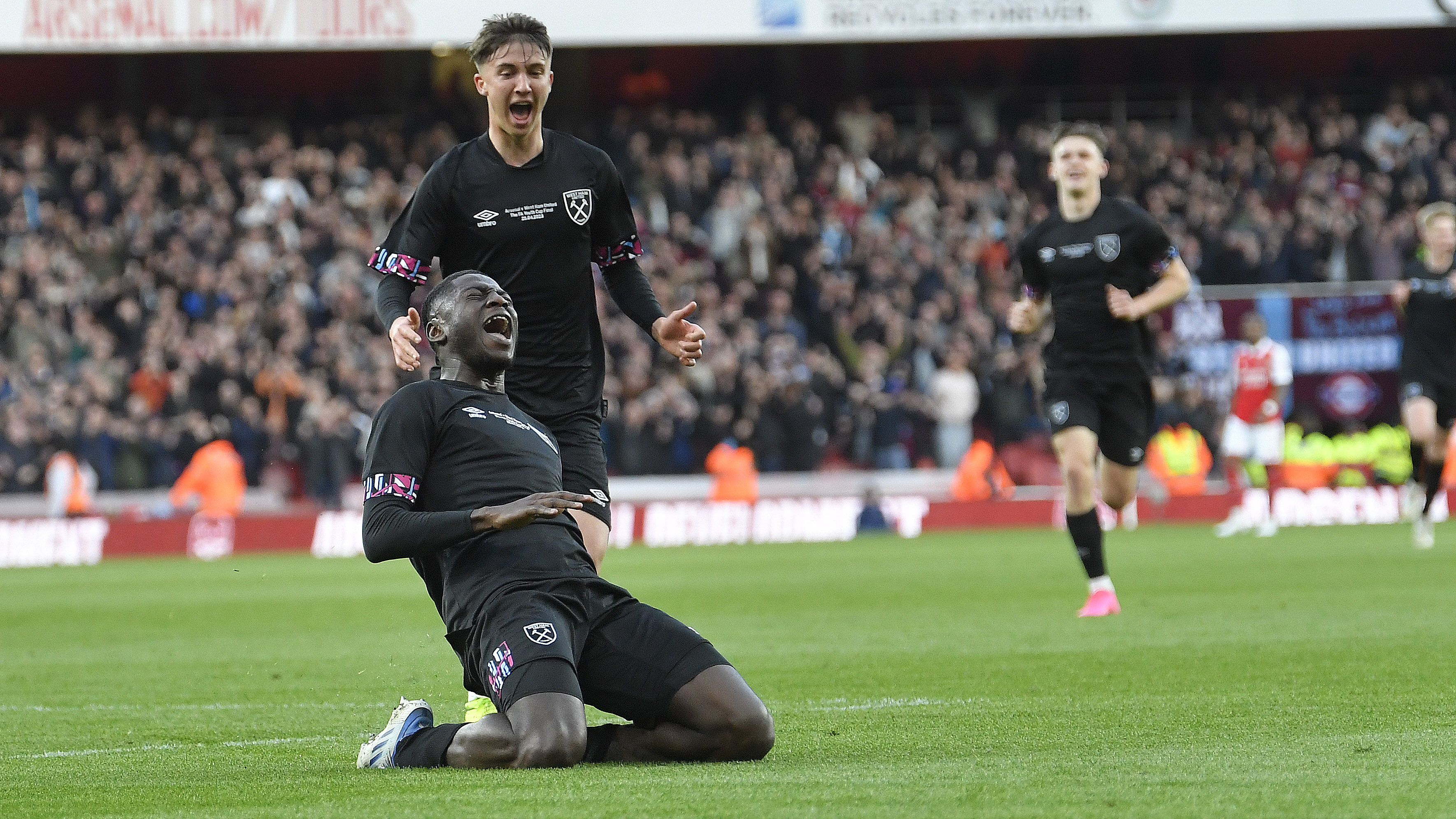 Gideon Kodua scores for West Ham in FA Youth Cup final