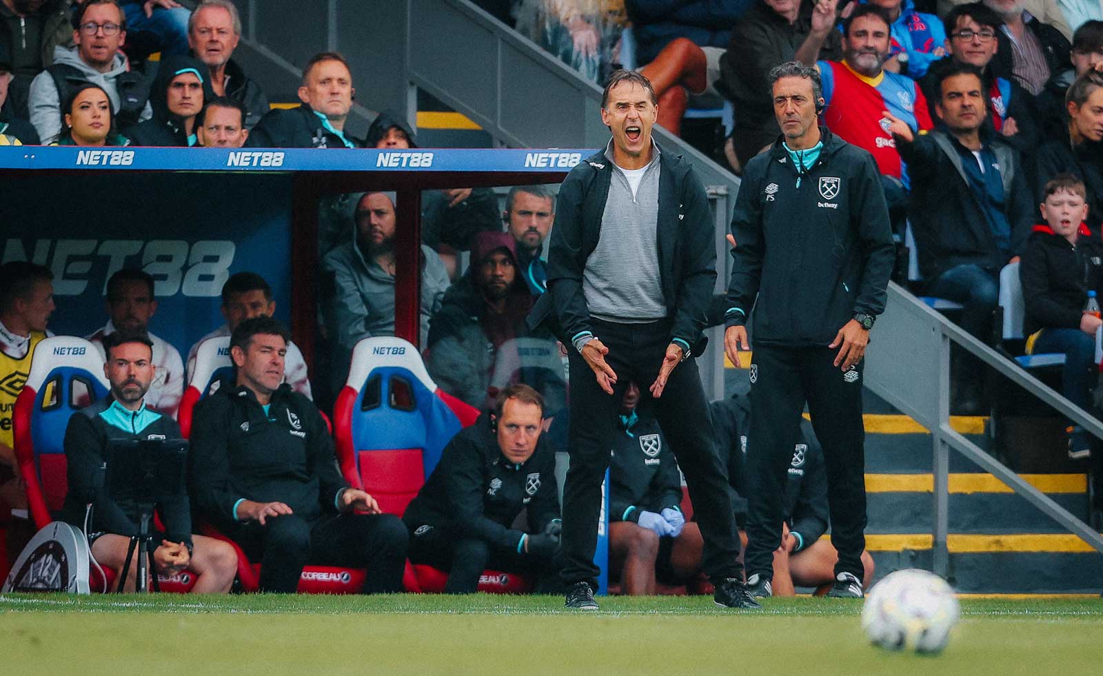 Julen Lopetegui gives instructions from the bench at Crystal Palace